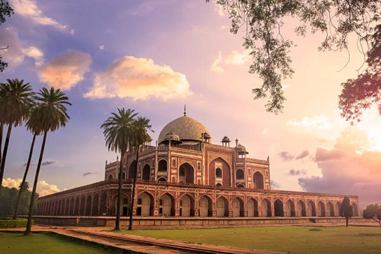 Delhi: oude en nieuwe Delhi, rondleiding van een hele of halve dagHaif-Day New Delhi Tour met auto, gids en chauffeur