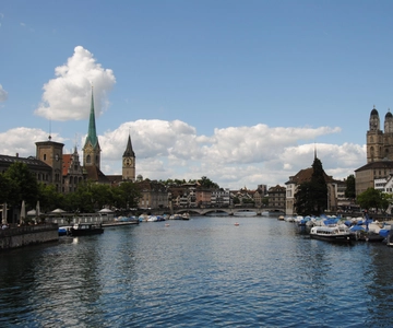 Zurich: 360° city walk including hidden spots