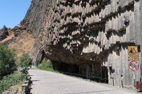 埃里温：霍尔维拉普、加尔尼、盖加尔德、西风洞和查伦茨拱门私人夜间游览