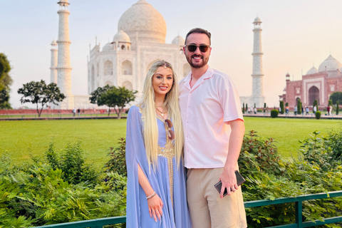 From Delhi: Private Taj Mahal and Agra Day Tour with 5* Meal From Delhi: Tour with Car, Driver, and Guide Only
