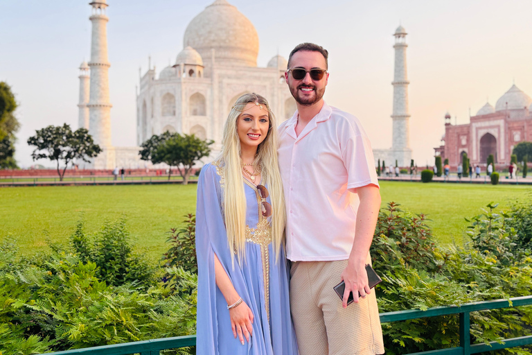 From Delhi: Private Taj Mahal and Agra Day Tour with 5* Meal From Delhi: Tour with Car, Driver, and Guide Only
