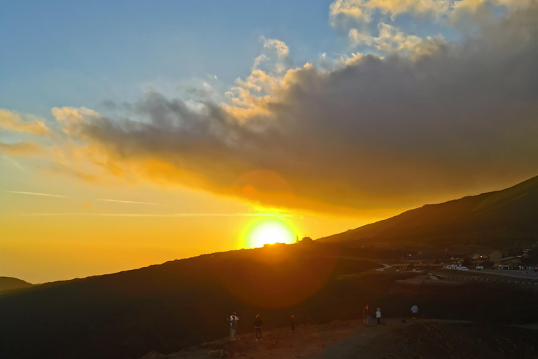 Etna o zachodzie słońca