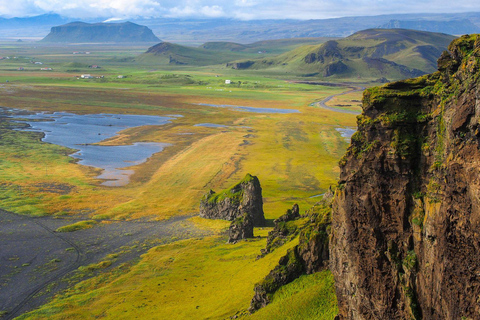 Côte sud de l'Islande. Plage noire, glaсier, chutes d'eau...