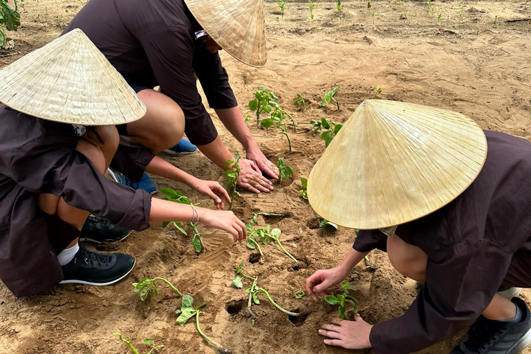 Villages de Hoi An à vélo - Bateau-panier - Cours de cuisine optinaleTour en bateau - Cours de cuisine - Randonnée à vélo dans la campagne de Hoi An