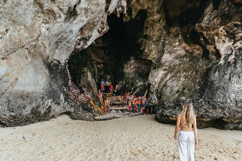 Krabi: Passeio pelas 4 ilhas em um barco de cauda longaPonto de encontro na praia de Railay