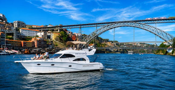 Porto: Luxus-Bootstour mit 7 Brücken, Portweinprobe & Sonnenuntergang
