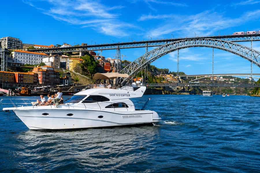 Porto: Luxus-Bootstour mit 7 Brücken, Portweinprobe & Sonnenuntergang. Foto: GetYourGuide Porto: Luxus-Bootstour mit 7 Brücken, Portweinprobe & Sonnenuntergang. Foto: GetYourGuide