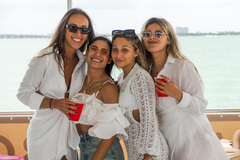 Miami Sunset Boat Tour: Celebrity Mansions & Skyline