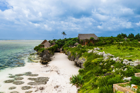 Secret Beach, Kuza-Höhle und Jozani-Wald mit Transfer