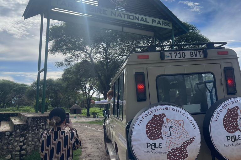 Tanzania Group Safaris Through Tanzania’s Top National Parks Arusha : 3 Days Serengeti and ngorongoro ngroup Safari