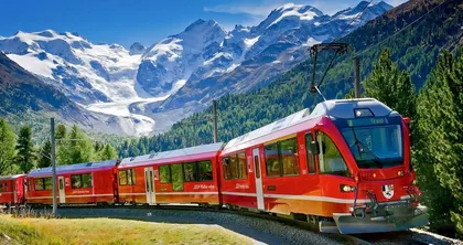 Von Mailand aus: St. Moritz Bustour und Bernina Express Ticket