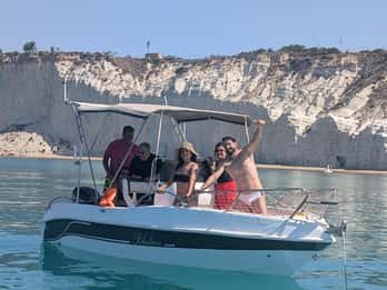 Scala Dei Turchi: Tour in barca con skipper e nuotata rinfrescante