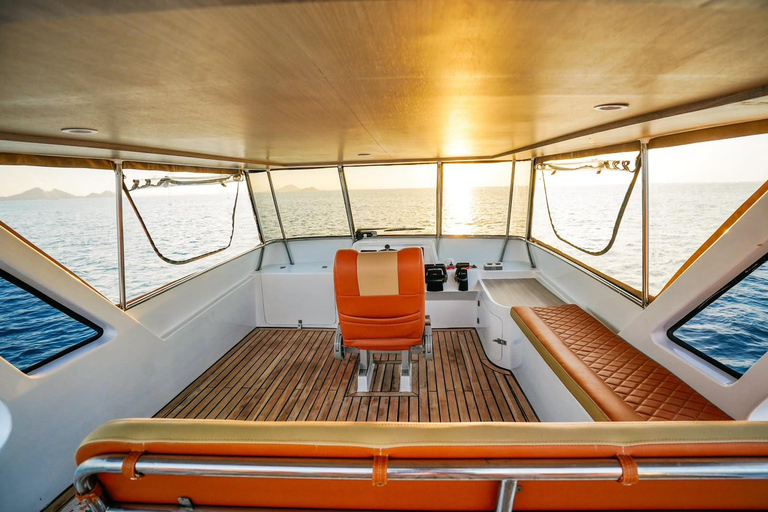 Labuan Bajo: 6 Island Komodo Speedboat Day Trip & Snorkeling