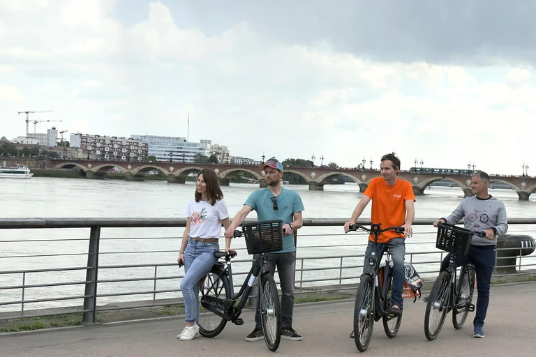 Bordeaux: Guided Bike Tour for All Ages in the Wine Capital Bordeaux: Guided E-Bike Tour for All Ages in Dutch