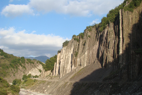 拉希杰村一日旅行（含吊桥）- 导览游团体游（不含任何项目）