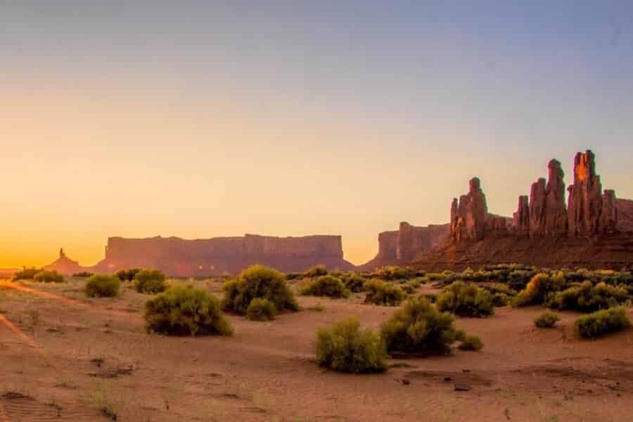 Monument Valley: Sonnenaufgangs- oder Sonnenuntergangstour mit Navajo-Führer. Foto: GetYourGuide