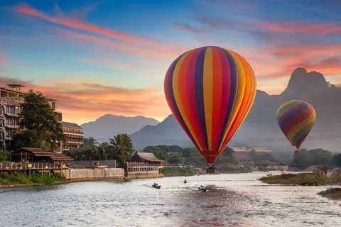Vang Vieng: paseo en barco de cola larga y vuelo en globo