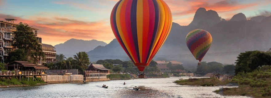 Vang Vieng : tour en bateau à longue queue et vol en montgolfière