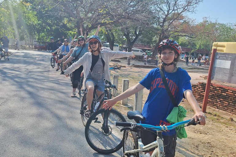 Ayutthaya: Colorful of Ayutthaya bicycle tour