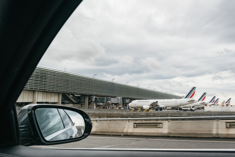 Paryż: Prywatny transfer między Paryżem a lotniskiem CDGLotnisko CDG do Paryża – noc (od 21:00 do 7:00)