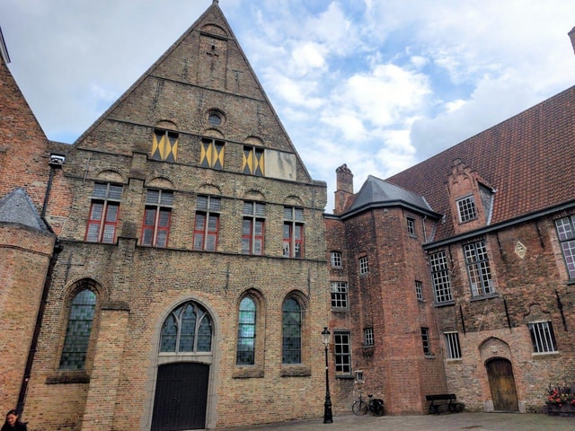 Bruges: Museum Sint-Janshospitaal ticket & In-App City Tour