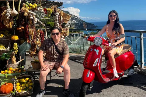 Tour Privado de la Costa de Amalfi en Vespa con Audioguía y Conductor