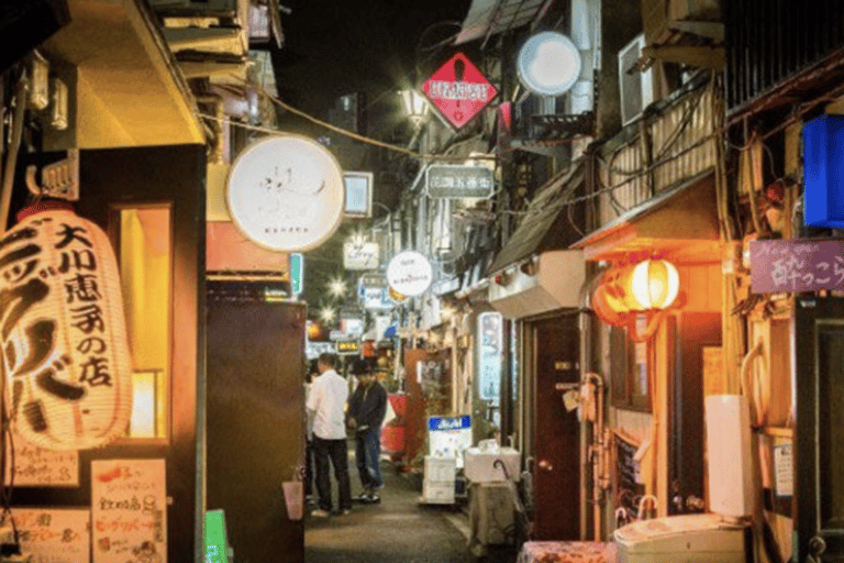 Shinjuku Walking Tour with Local Guide
