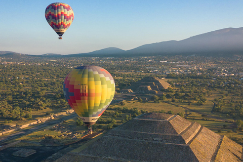 Från Mexico City: Luftballongflygning &amp; Frukost &amp; upphämtningluftballongflygning i Teotihuacan