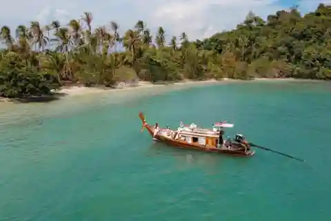 Phuket : Tour en bateau privé de luxe à longue queue à la découverte des îles
