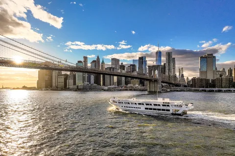 NYC: Cruzeiro de fogos de artifício em 4 de julho + buffet de churrasco no Grand Mariner