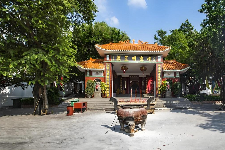 Hainan: Xiantian Village, Junling Temple, & Qizi Bay Tour
