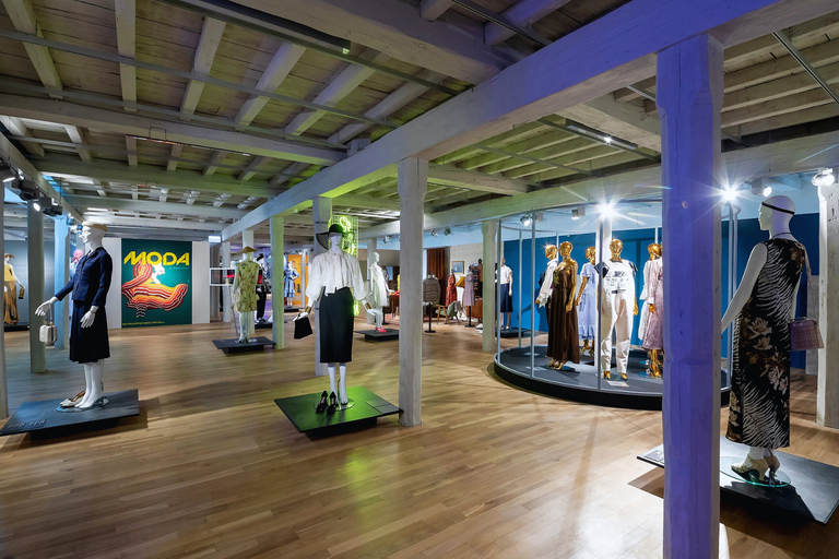 Łódź: Textile Museum Private Guided Tour