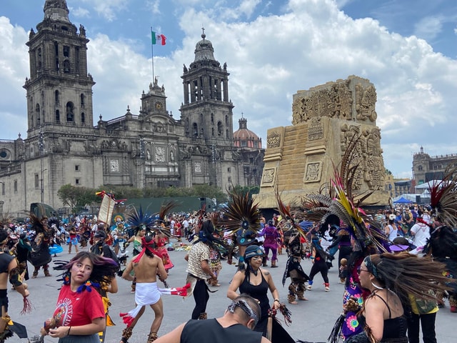 Mexico City: Insider Food Tour with 4 Street Eats & 3 Drinks