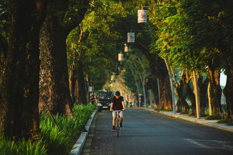 Hue: Half-Day City Tour with Dragon Boat and Car