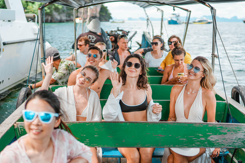 Phuket: James Bond i zatoka Phang Nga luksusowym jachtem o zachodzie słońcaSpotkanie przy molo (opłata za wstęp do parku narodowego wliczona w cenę)