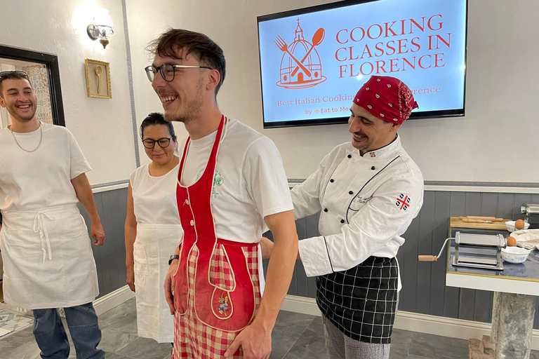 佛罗伦萨：意面制作课程，含晚餐、葡萄酒和... 唱歌！佛罗伦萨：意面制作课程，含晚餐、葡萄酒...还有歌唱！