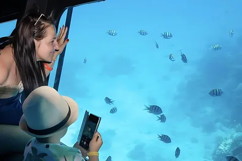 Hurghada : Excursion en bateau de verre et en parachute ascensionnel avec plongée en apnée