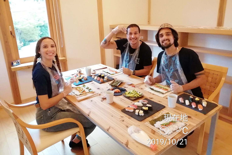 Kyoto: Sushi Making Workshop Experience