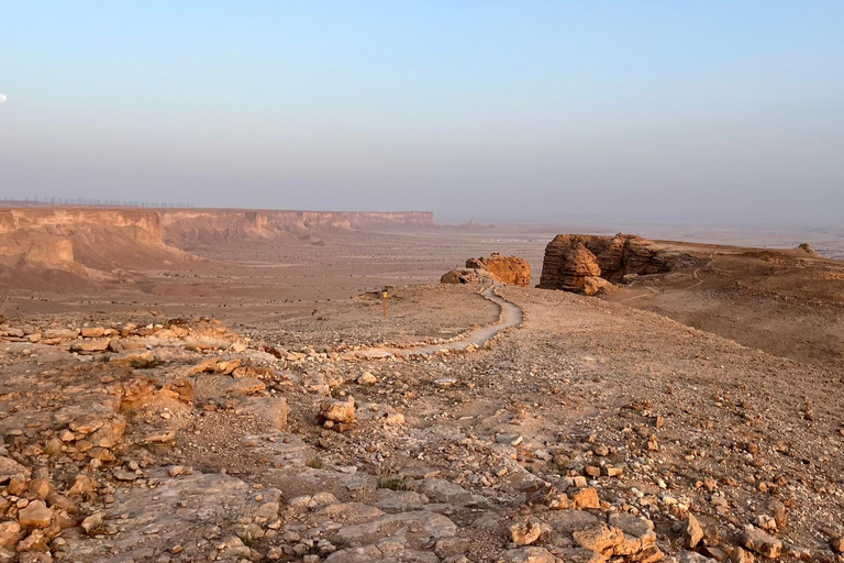 From Riyadh: Edge of the World and Darb Al-Manjoor Adventure