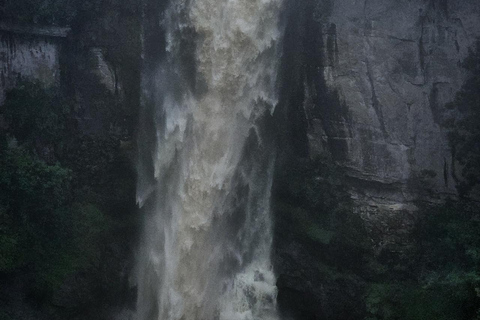 康提：兰博达瀑布和普纳瀑布，以及安布鲁瓦瓦天空塔日落康提：兰博达瀑布和普纳瀑布，以及安布卢瓦瓦天空塔日落之旅