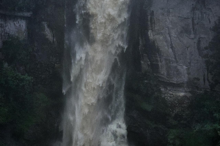 康提：兰博达瀑布和普纳瀑布，以及安布鲁瓦瓦天空塔日落康提：兰博达瀑布和普纳瀑布，以及安布卢瓦瓦天空塔日落之旅