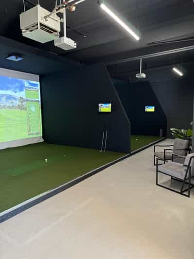 Münster: Indoor golf/golf simulator experience at Next Golf | GetYourGuide