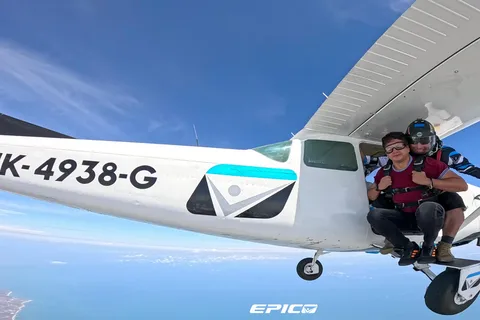 From Cartagena: Tandem Skydive, Sea view.