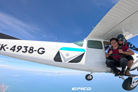 From Cartagena: Tandem Skydive, Sea view. Skydive Cartagena - Barranquilla, Sea View