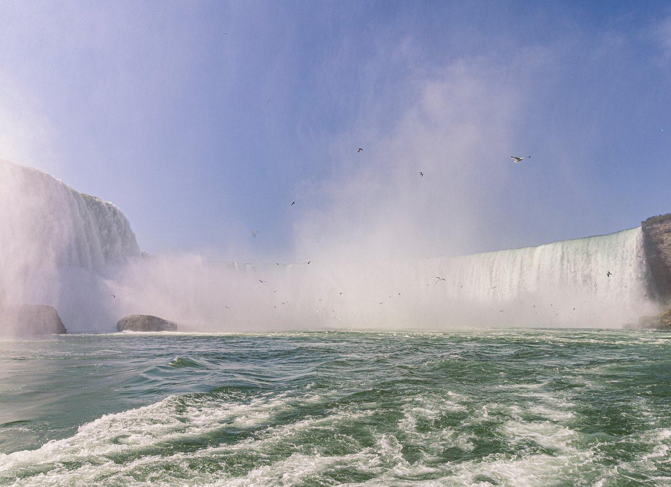 Niagara Falls: Bådtur og rejse bag vandfaldene