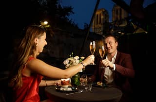 Paris: 3-Gänge-Dinner-Kreuzfahrt auf der Seine mit Live-Musik