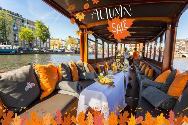 Amsterdam: Classic Saloon Boat Cruise with Cheese &amp; Wine