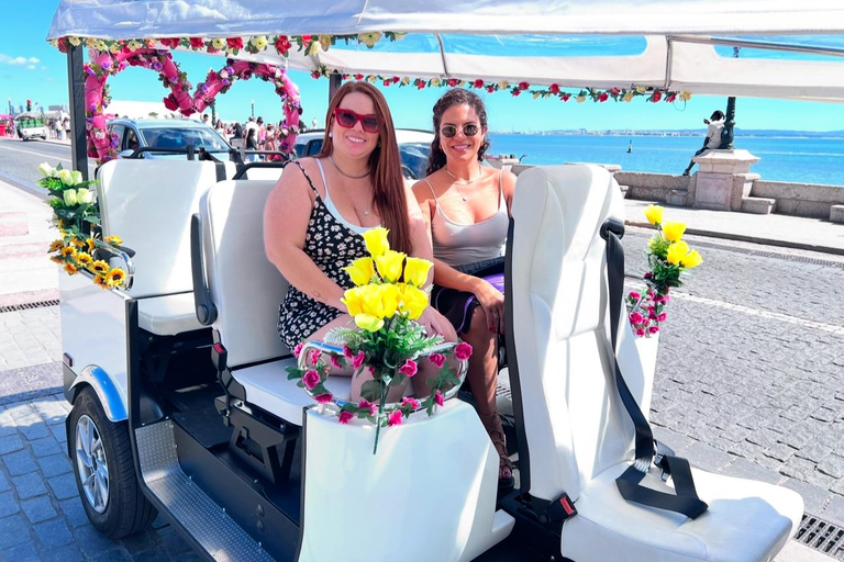 Lisbon: Private Eco Tuk Tuk Tour For Couples, Family & Solo 30 min: Welcome Mini Ride for Tuktuk Experience