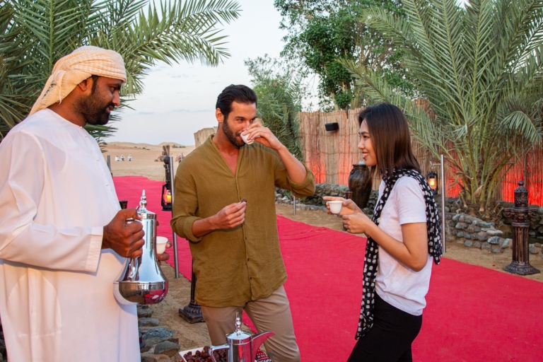 Dubai: duinsafari bij zonsondergang met avondetenAvondwoestijnsafari met frisdrank - gedeeld met een groep