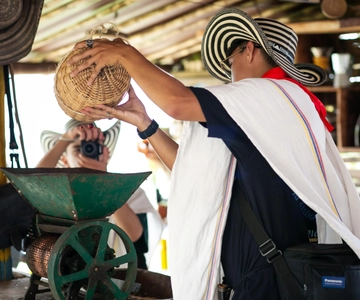Medellin: Coffee Tour, Horseback Arrival, and Sugar Cane